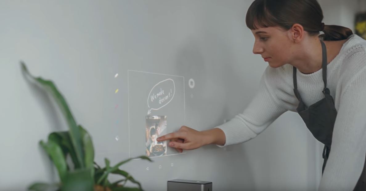 Sony Xperia Touch: proiettore Android che trasforma ogni superficie in touchscreen