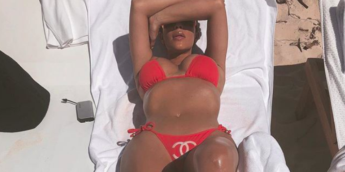 Kim Kardashian ha pubblicato su Instagram una foto in bikini non ritoccata