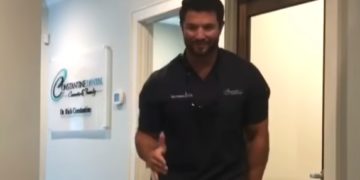 Il video del dentista che balla è diventato virale