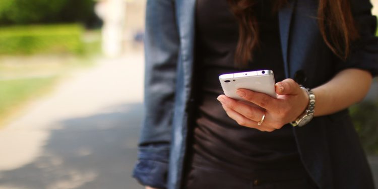 Vorresti manipolare i messaggi inviati di Whatsapp? Oggi si può