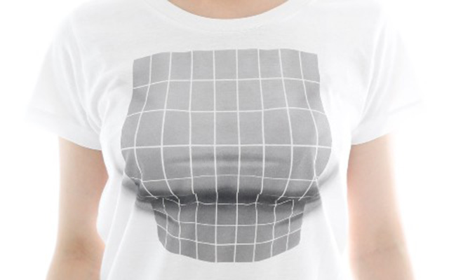 La t-shirt 3D che trasforma un seno piccolo in enorme