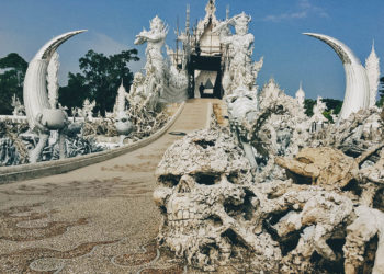 Wat Rong Khun è il tempio demoniaco thailandese che assomiglia al paradiso