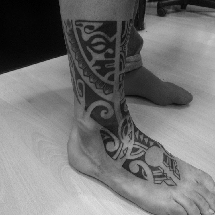 Ecco quali sono le tipologie di tatuaggi cavigliera per la caviglia