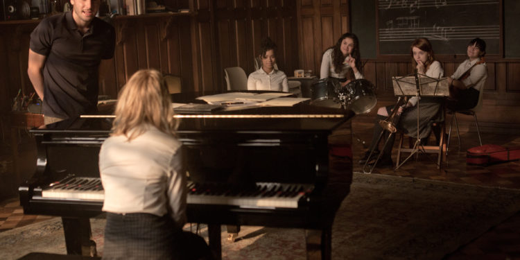 Dark Hall, la recensione di Drag Me To Horror