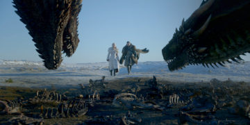 Jone Snow e Daenarys camminano verso i draghi